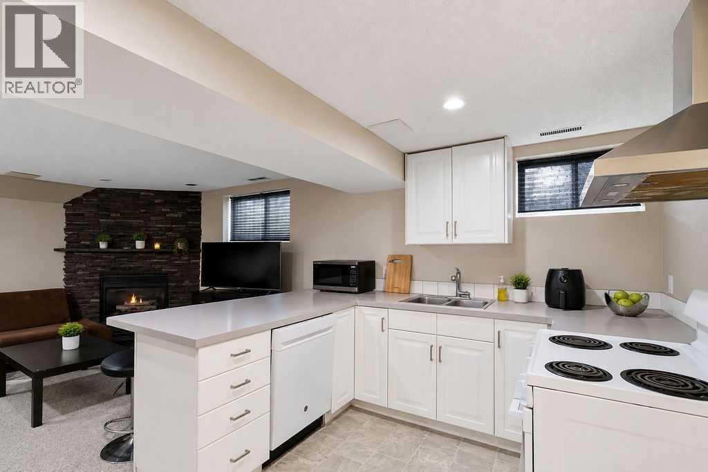












2808 19 Street NW

,
Calgary,




Alberta
T2M3V8

