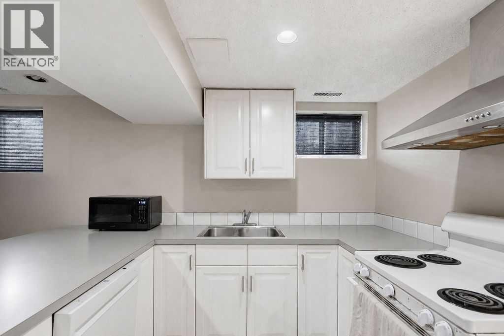 












2808 19 Street NW

,
Calgary,




Alberta
T2M3V8

