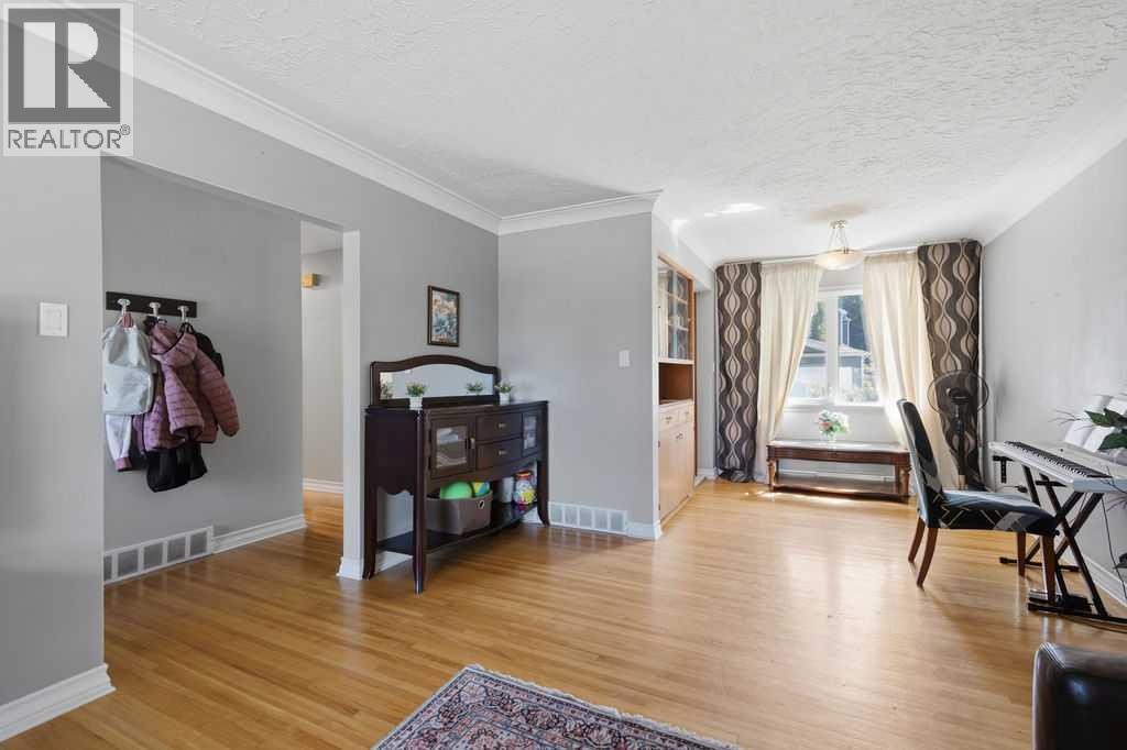 












2808 19 Street NW

,
Calgary,




Alberta
T2M3V8


