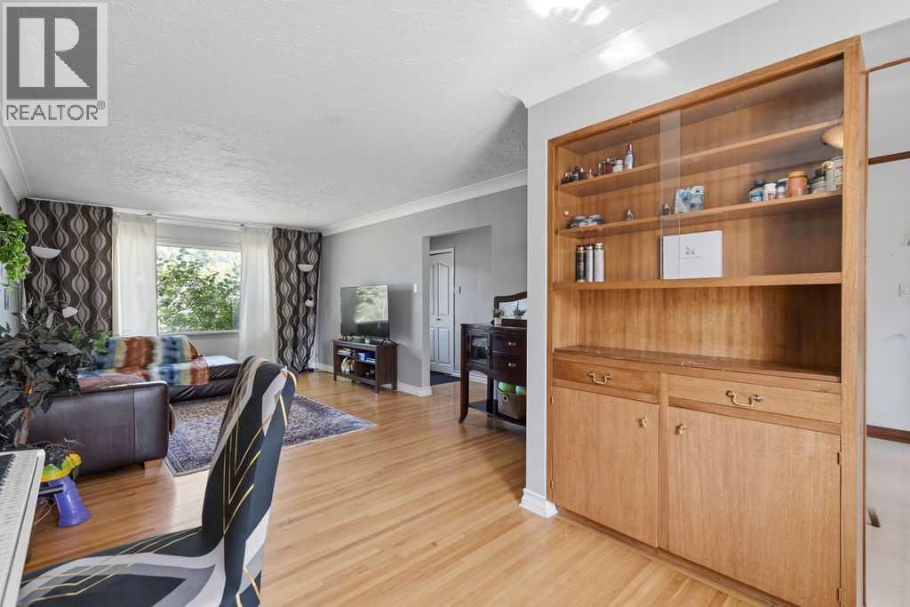 












2808 19 Street NW

,
Calgary,




Alberta
T2M3V8

