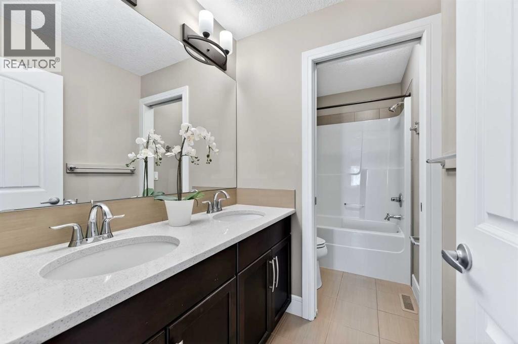 












248 Marquis Landing SE

,
Calgary,




Alberta
T3M2H3

