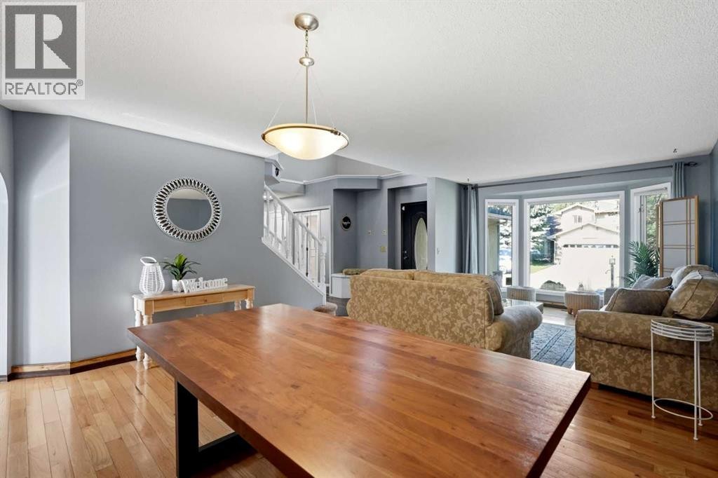 












175 Shannon Circle SW

,
Calgary,




Alberta
T2Y2L1

