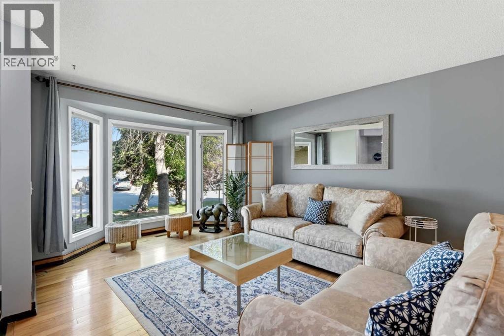 












175 Shannon Circle SW

,
Calgary,




Alberta
T2Y2L1

