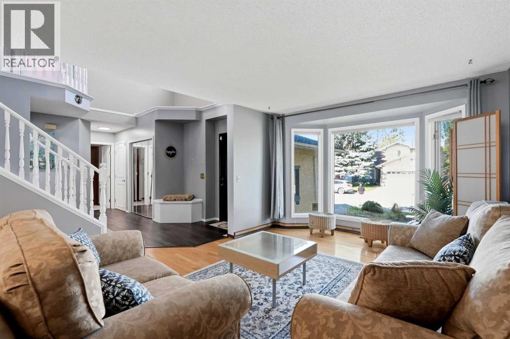 












175 Shannon Circle SW

,
Calgary,




Alberta
T2Y2L1

