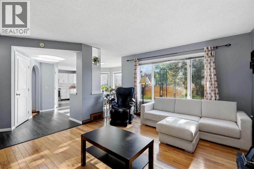 












175 Shannon Circle SW

,
Calgary,




Alberta
T2Y2L1

