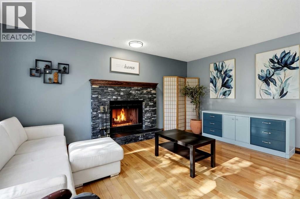 












175 Shannon Circle SW

,
Calgary,




Alberta
T2Y2L1

