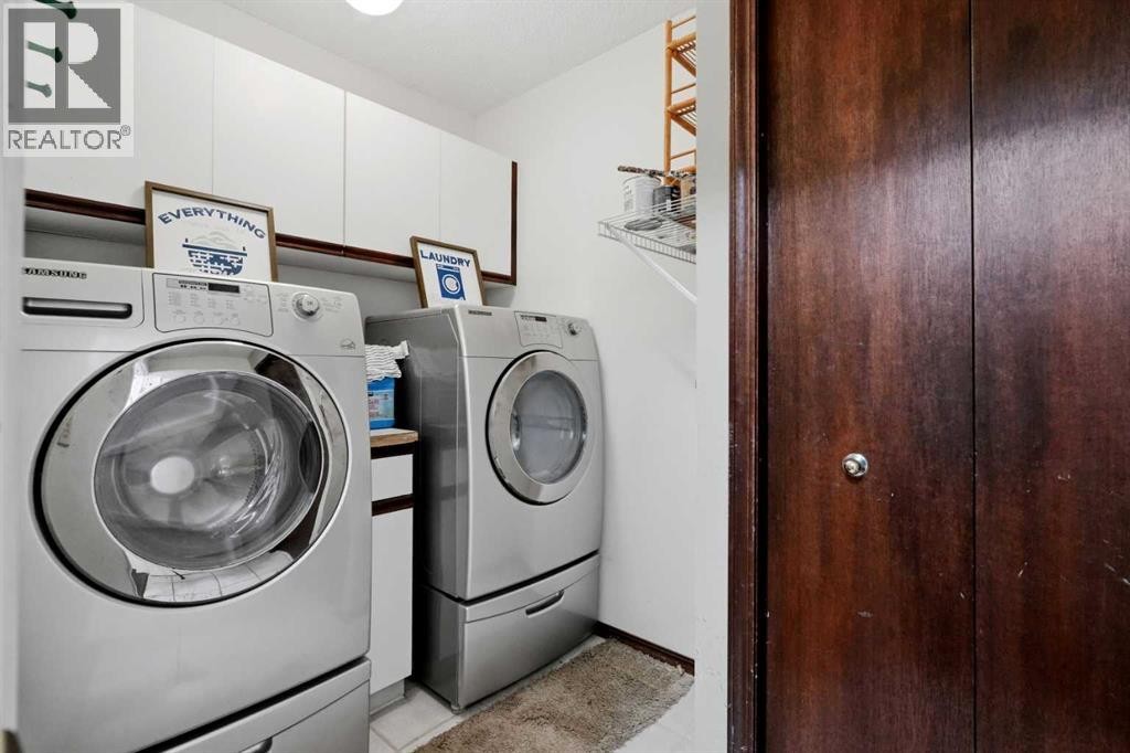 












175 Shannon Circle SW

,
Calgary,




Alberta
T2Y2L1

