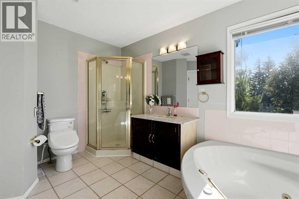 












175 Shannon Circle SW

,
Calgary,




Alberta
T2Y2L1

