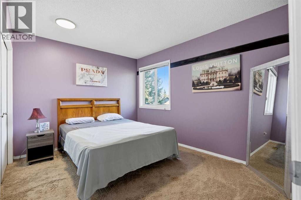 












175 Shannon Circle SW

,
Calgary,




Alberta
T2Y2L1


