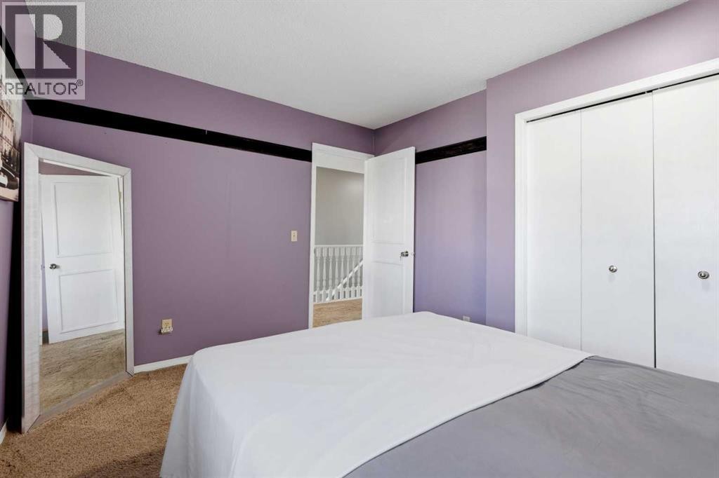 












175 Shannon Circle SW

,
Calgary,




Alberta
T2Y2L1

