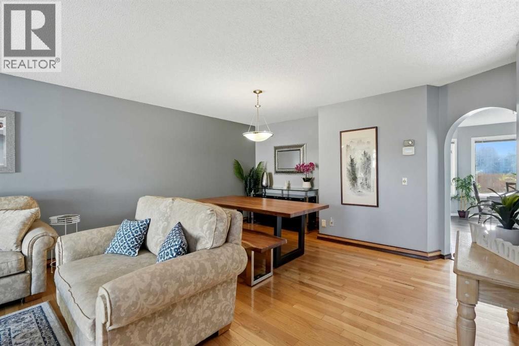 












175 Shannon Circle SW

,
Calgary,




Alberta
T2Y2L1

