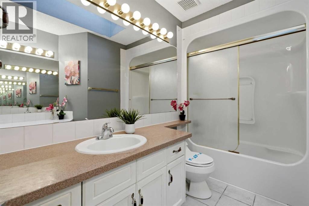 












175 Shannon Circle SW

,
Calgary,




Alberta
T2Y2L1

