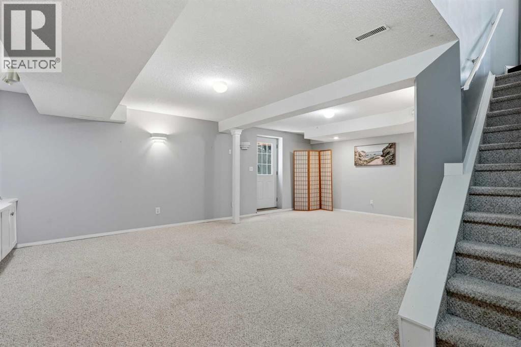 












175 Shannon Circle SW

,
Calgary,




Alberta
T2Y2L1

