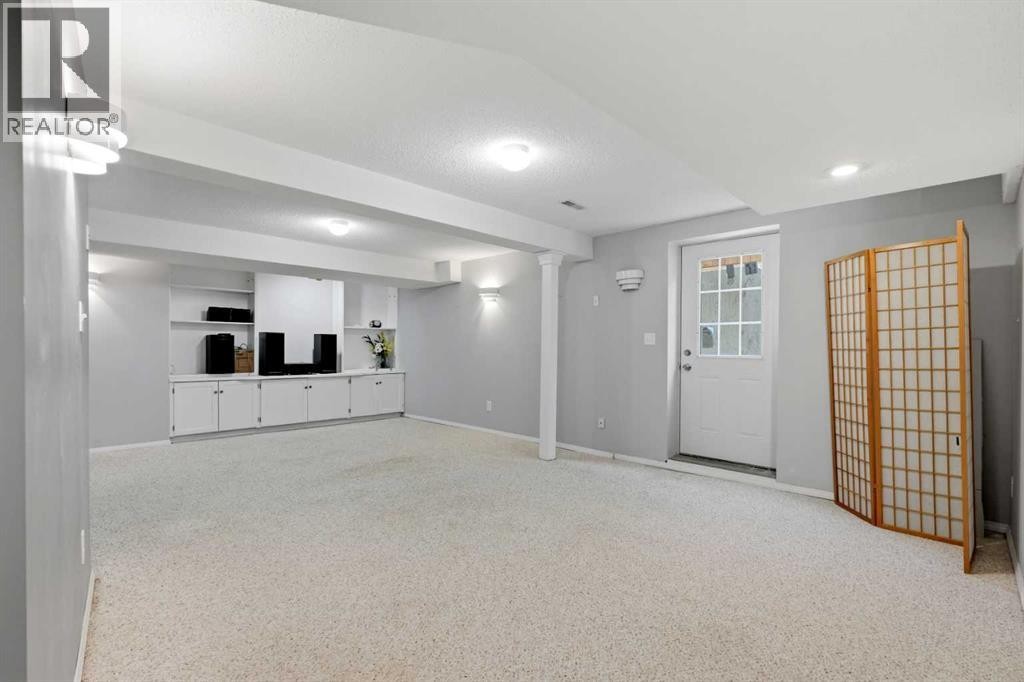 












175 Shannon Circle SW

,
Calgary,




Alberta
T2Y2L1

