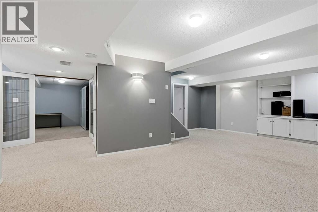












175 Shannon Circle SW

,
Calgary,




Alberta
T2Y2L1

