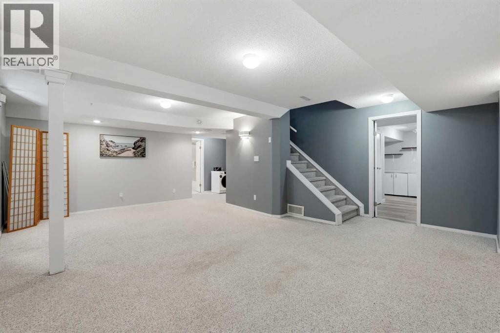 












175 Shannon Circle SW

,
Calgary,




Alberta
T2Y2L1

