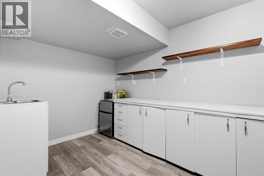 












175 Shannon Circle SW

,
Calgary,




Alberta
T2Y2L1

