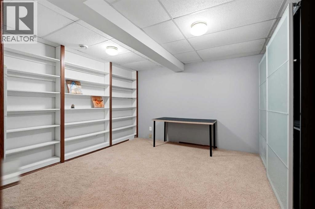 












175 Shannon Circle SW

,
Calgary,




Alberta
T2Y2L1

