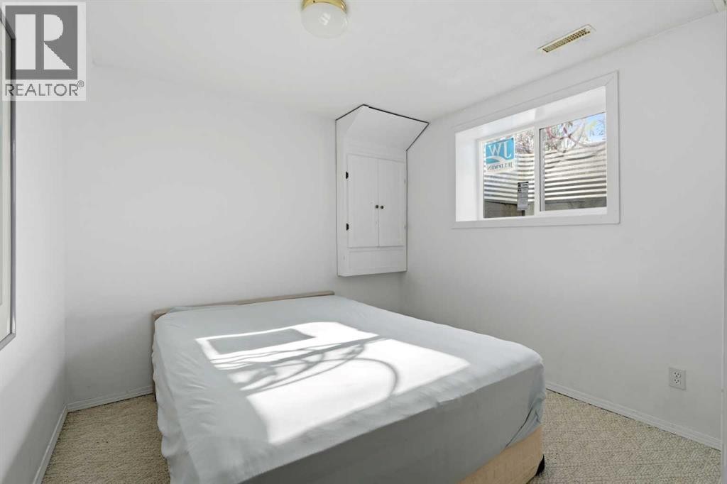 












175 Shannon Circle SW

,
Calgary,




Alberta
T2Y2L1

