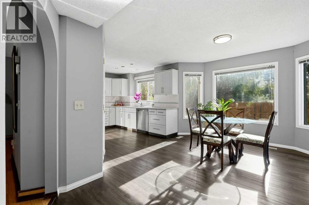 












175 Shannon Circle SW

,
Calgary,




Alberta
T2Y2L1

