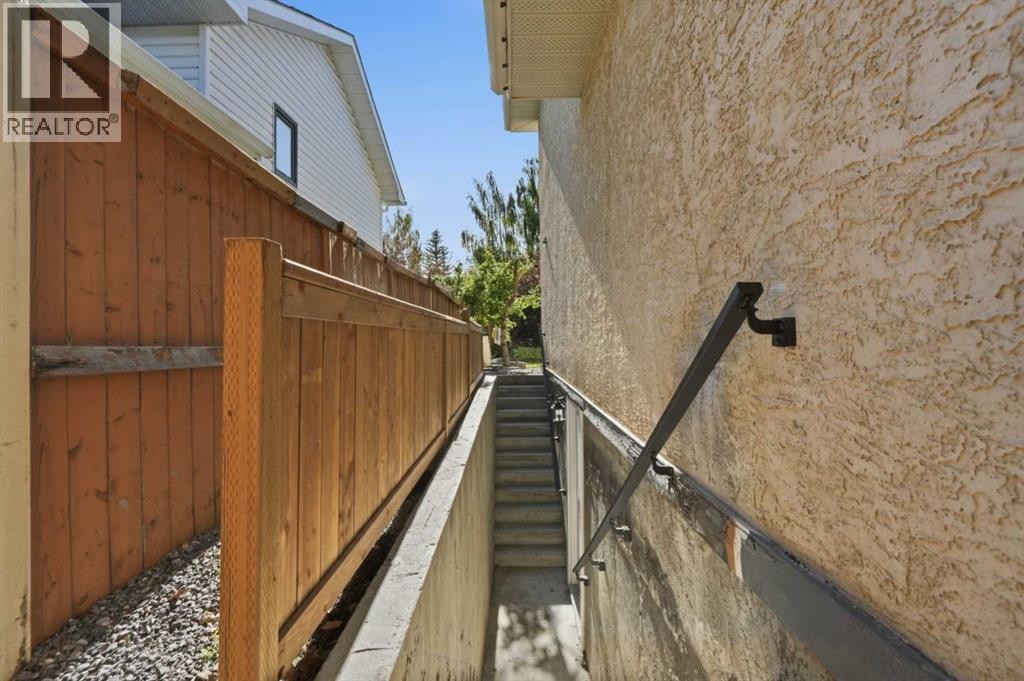 












175 Shannon Circle SW

,
Calgary,




Alberta
T2Y2L1

