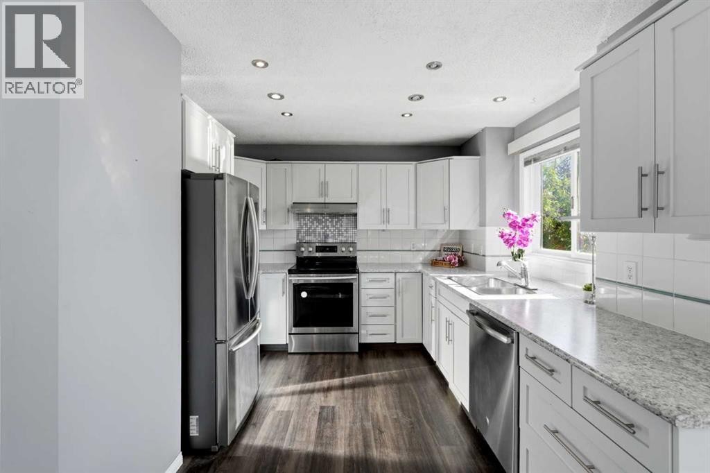 












175 Shannon Circle SW

,
Calgary,




Alberta
T2Y2L1

