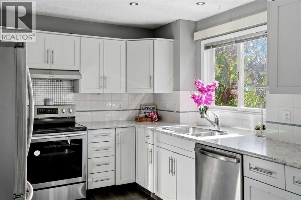 












175 Shannon Circle SW

,
Calgary,




Alberta
T2Y2L1

