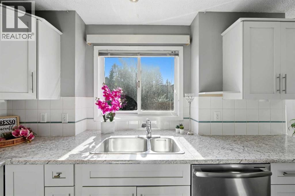 












175 Shannon Circle SW

,
Calgary,




Alberta
T2Y2L1

