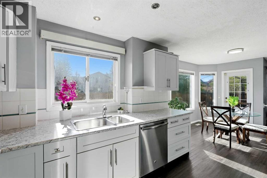 












175 Shannon Circle SW

,
Calgary,




Alberta
T2Y2L1

