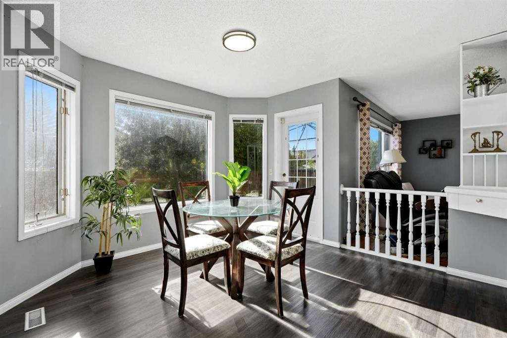 












175 Shannon Circle SW

,
Calgary,




Alberta
T2Y2L1

