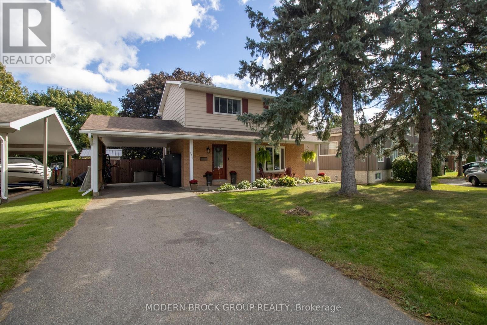 












1333 BRIARWOOD DRIVE

,
Brockville,




Ontario
K6V6E2

