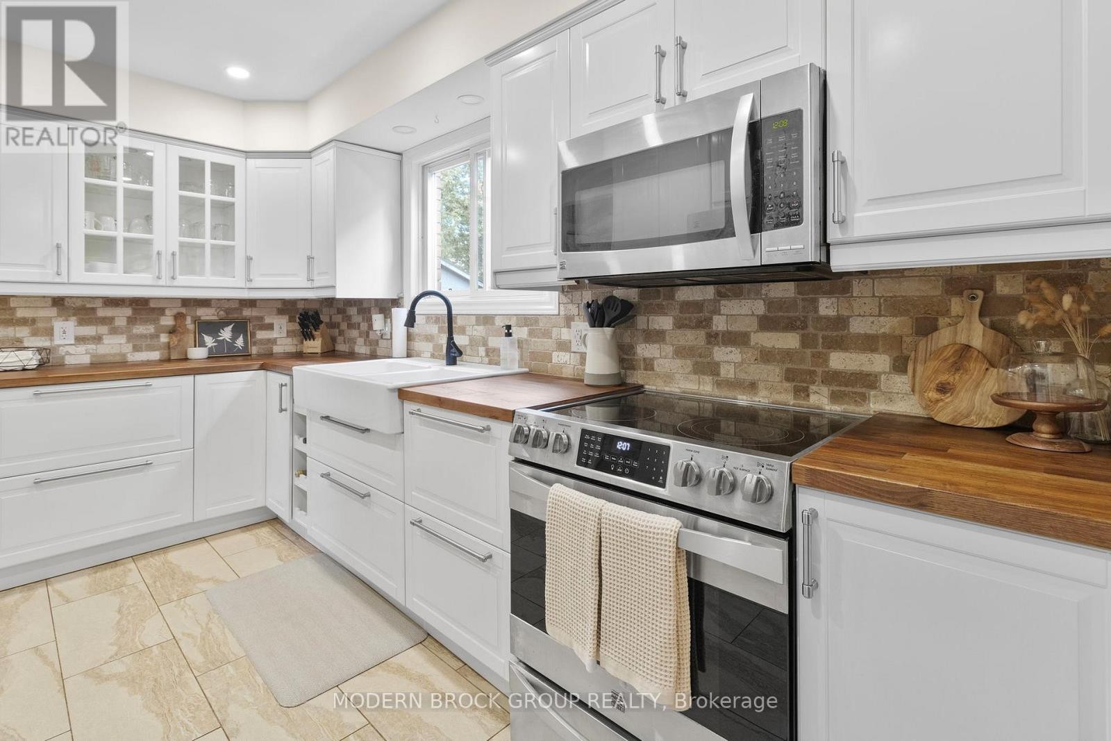 












1333 BRIARWOOD DRIVE

,
Brockville,




Ontario
K6V6E2

