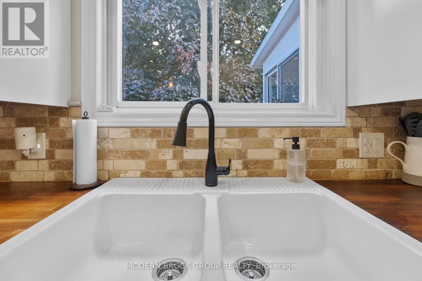 












1333 BRIARWOOD DRIVE

,
Brockville,




Ontario
K6V6E2


