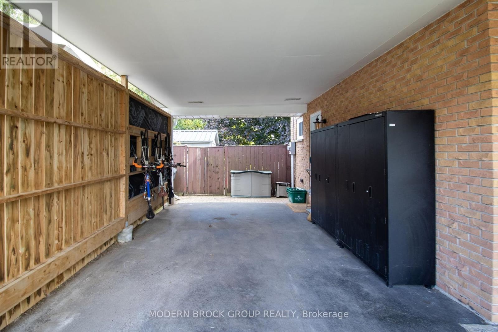 












1333 BRIARWOOD DRIVE

,
Brockville,




Ontario
K6V6E2

