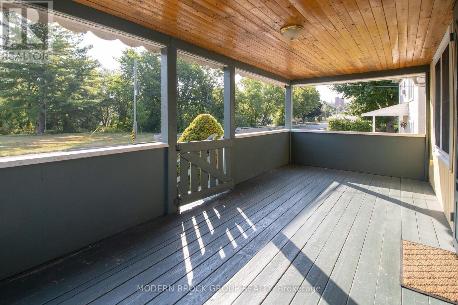 












190 ORMOND STREET

,
Brockville,




Ontario
K6V2L3

