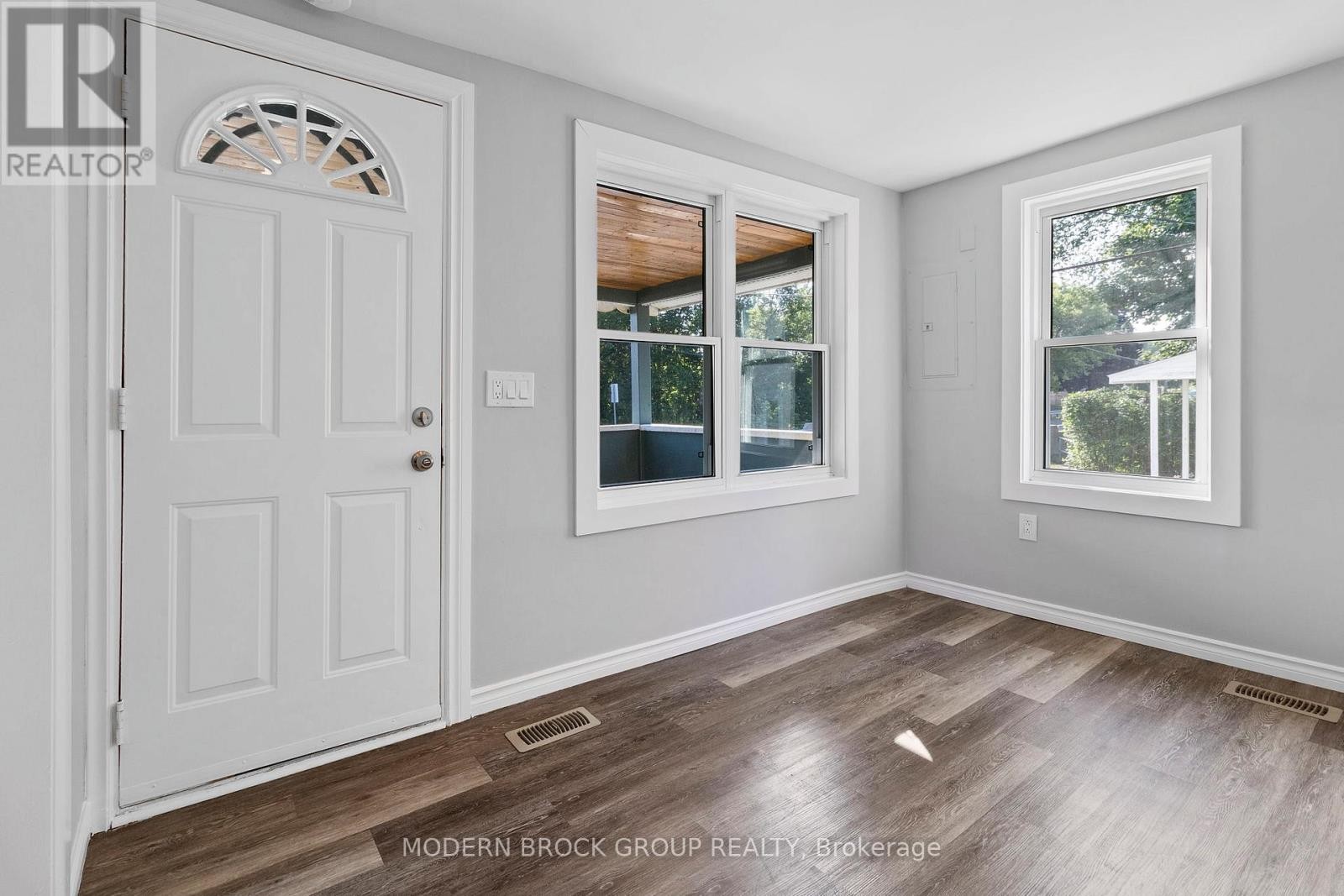 












190 ORMOND STREET

,
Brockville,




Ontario
K6V2L3

