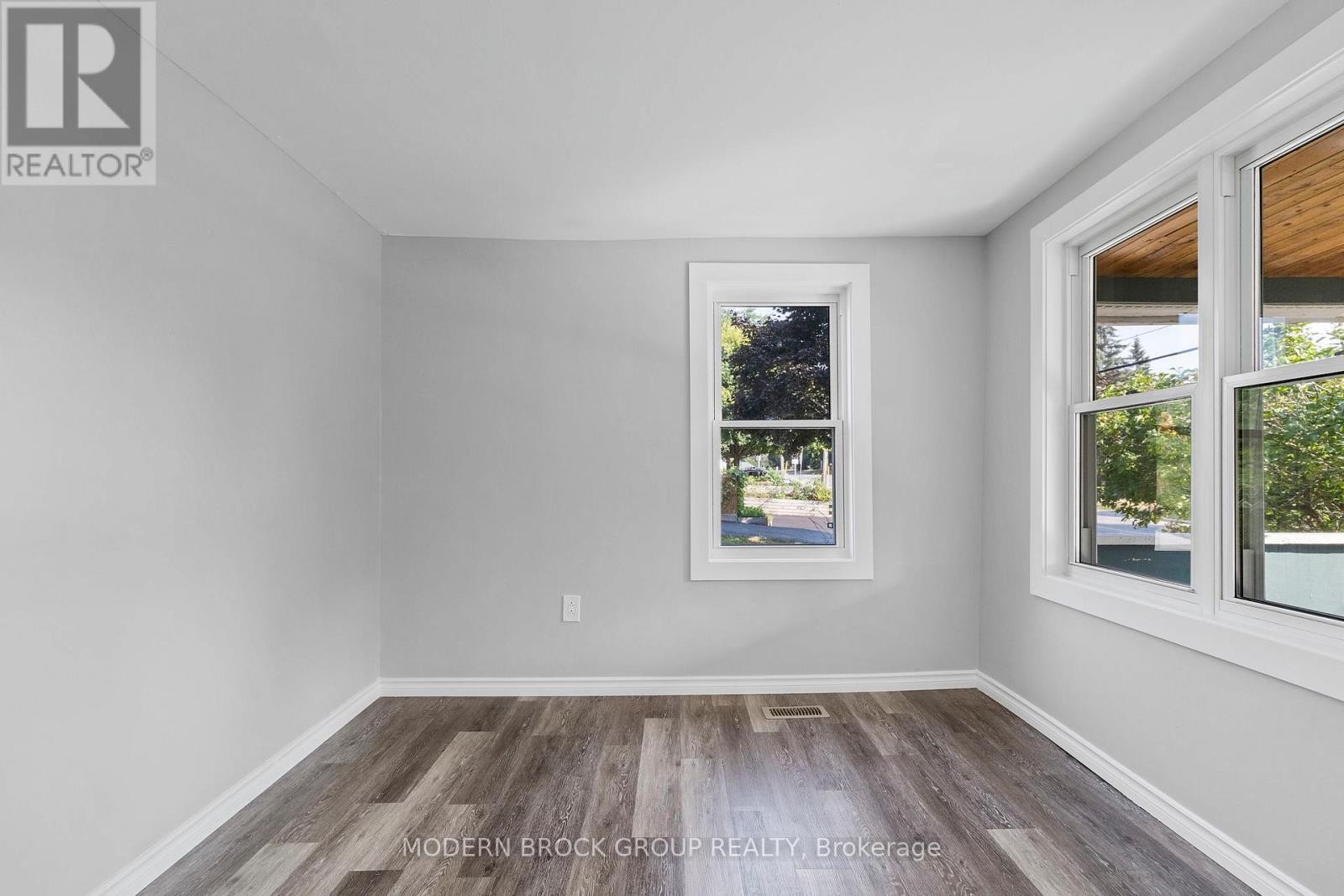 












190 ORMOND STREET

,
Brockville,




Ontario
K6V2L3

