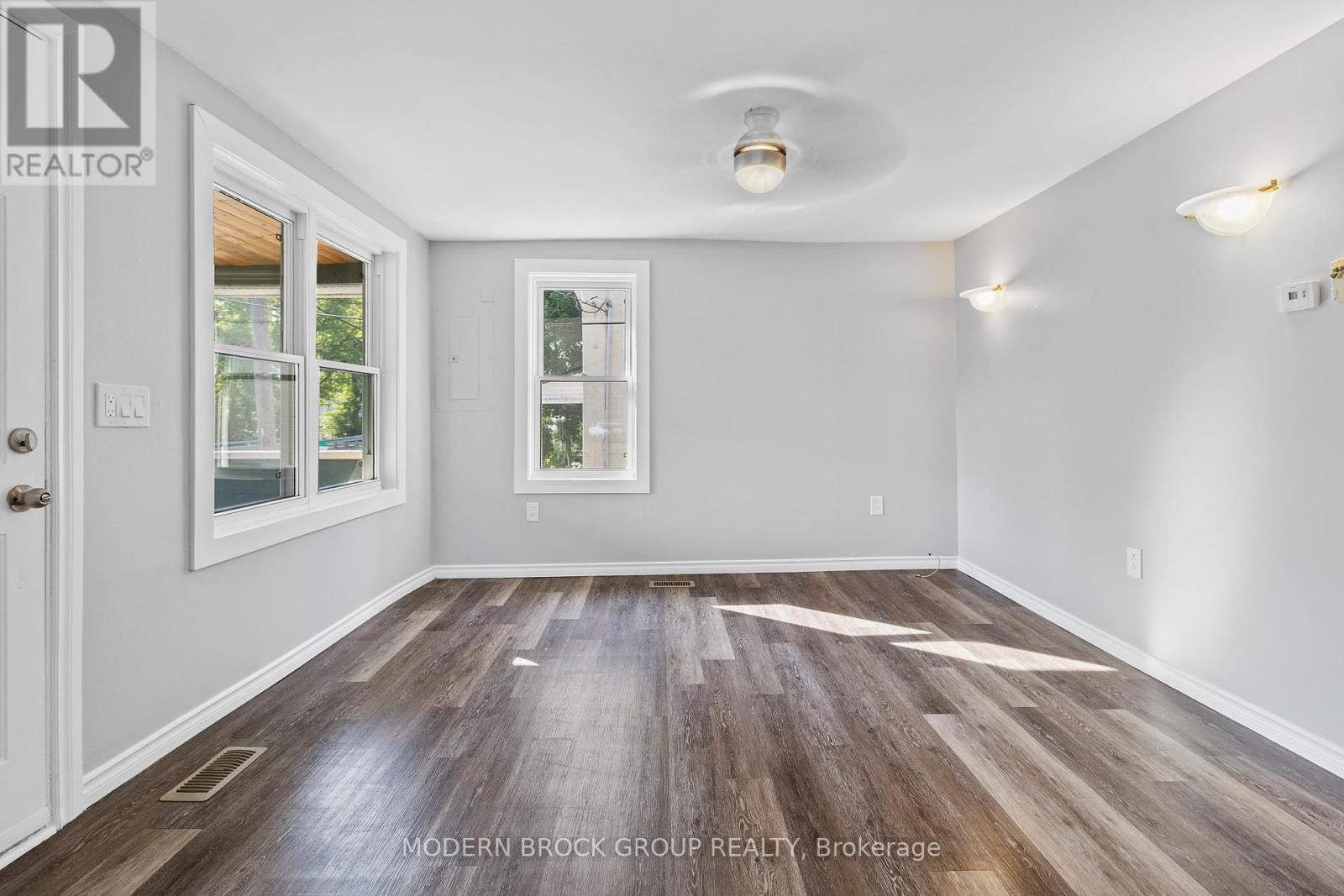 












190 ORMOND STREET

,
Brockville,




Ontario
K6V2L3

