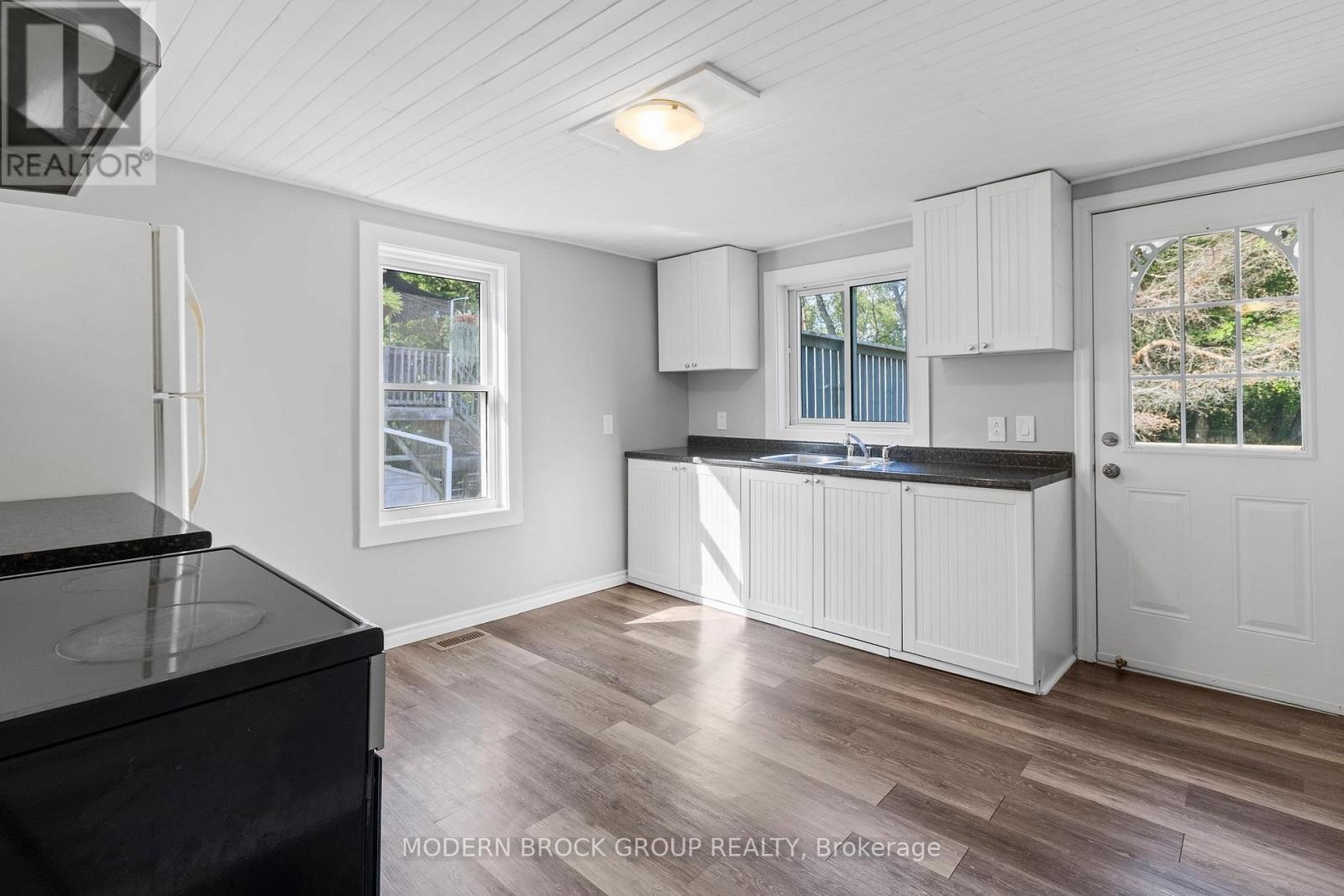 












190 ORMOND STREET

,
Brockville,




Ontario
K6V2L3

