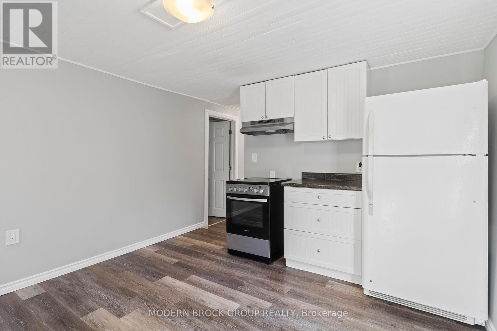 












190 ORMOND STREET

,
Brockville,




Ontario
K6V2L3

