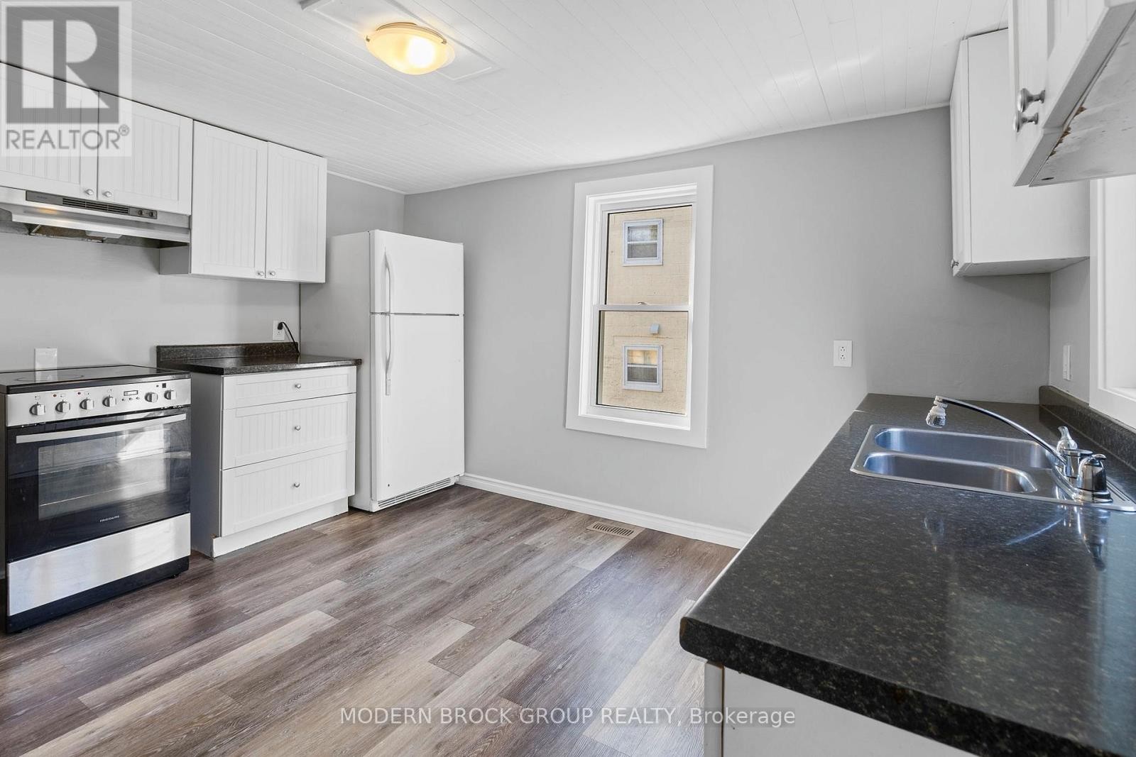 












190 ORMOND STREET

,
Brockville,




Ontario
K6V2L3

