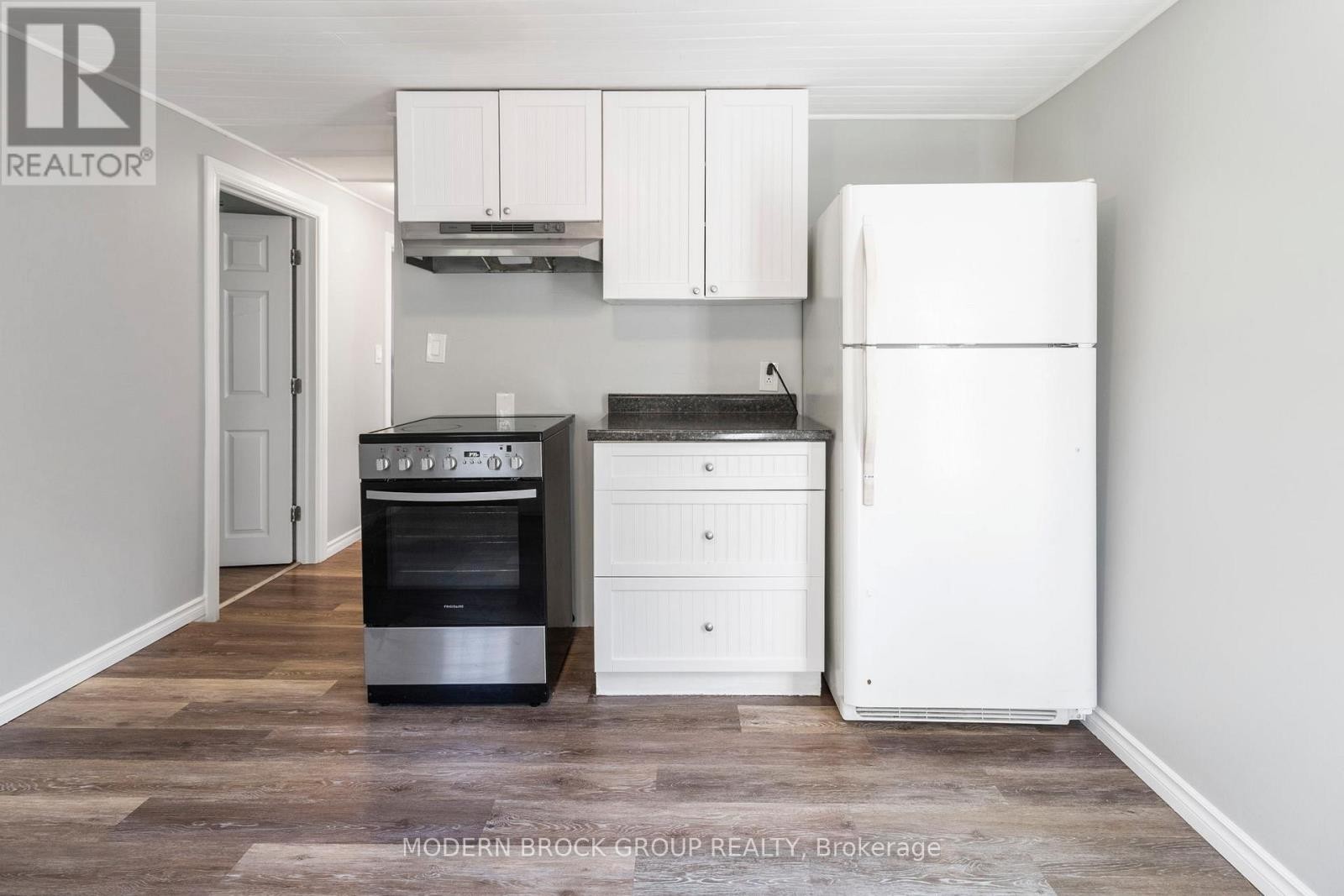 












190 ORMOND STREET

,
Brockville,




Ontario
K6V2L3

