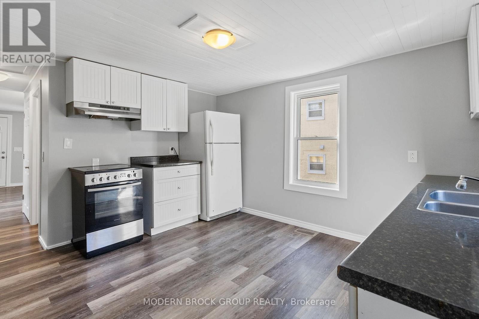 












190 ORMOND STREET

,
Brockville,




Ontario
K6V2L3

