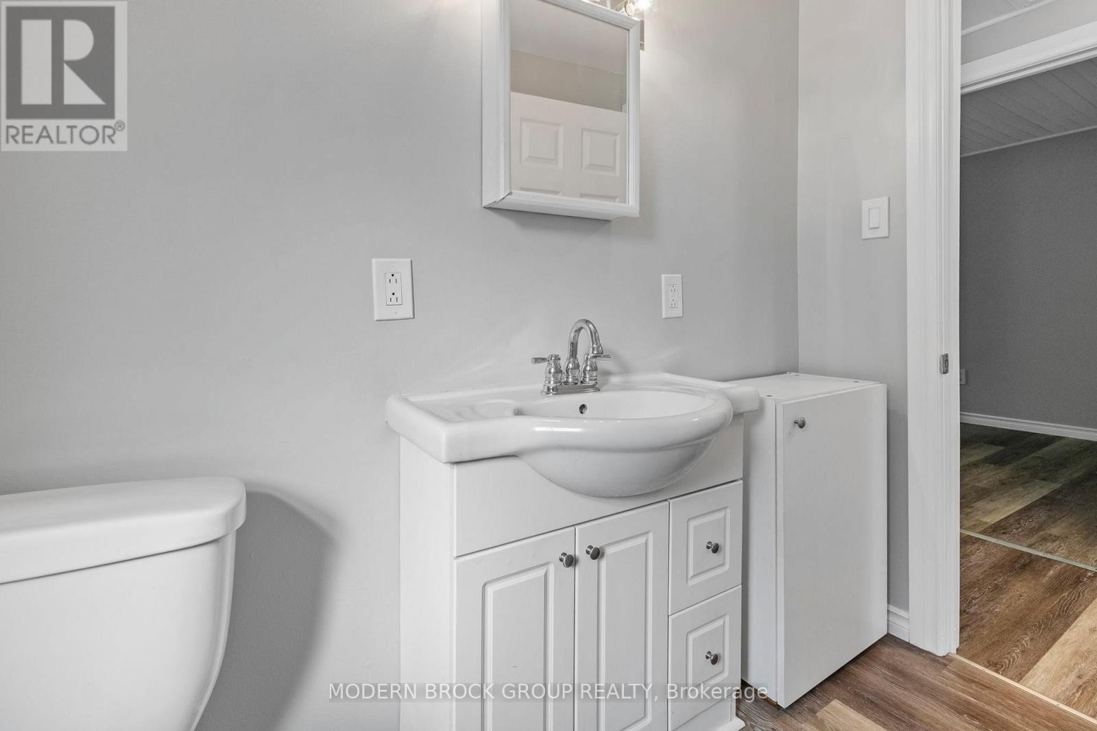 












190 ORMOND STREET

,
Brockville,




Ontario
K6V2L3

