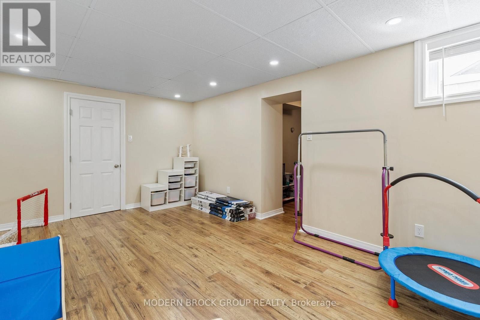 












493 DIBBLE STREET W

,
Prescott,




Ontario
K0E1T0

