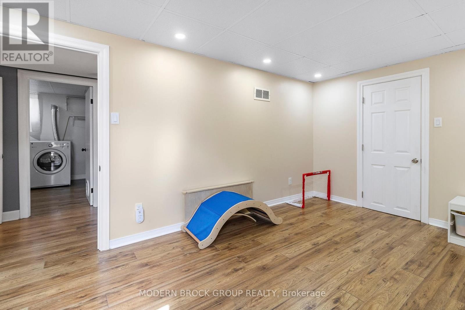 












493 DIBBLE STREET W

,
Prescott,




Ontario
K0E1T0

