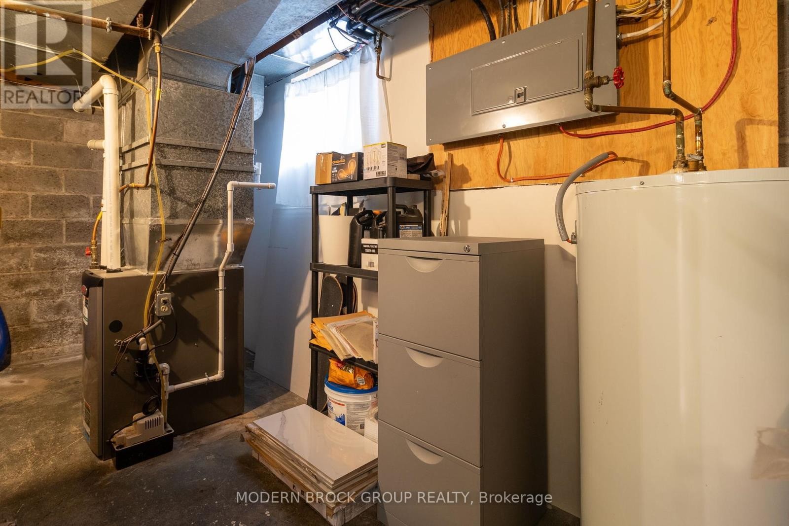 












493 DIBBLE STREET W

,
Prescott,




Ontario
K0E1T0

