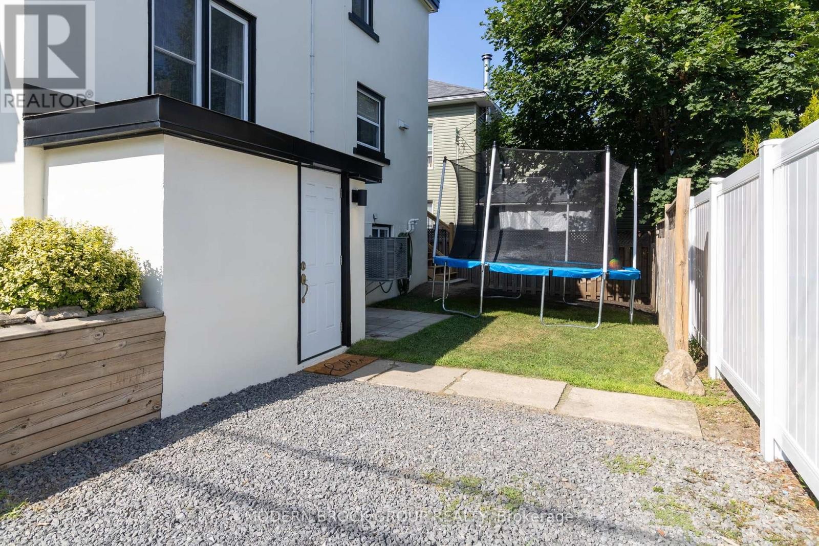 












493 DIBBLE STREET W

,
Prescott,




Ontario
K0E1T0

