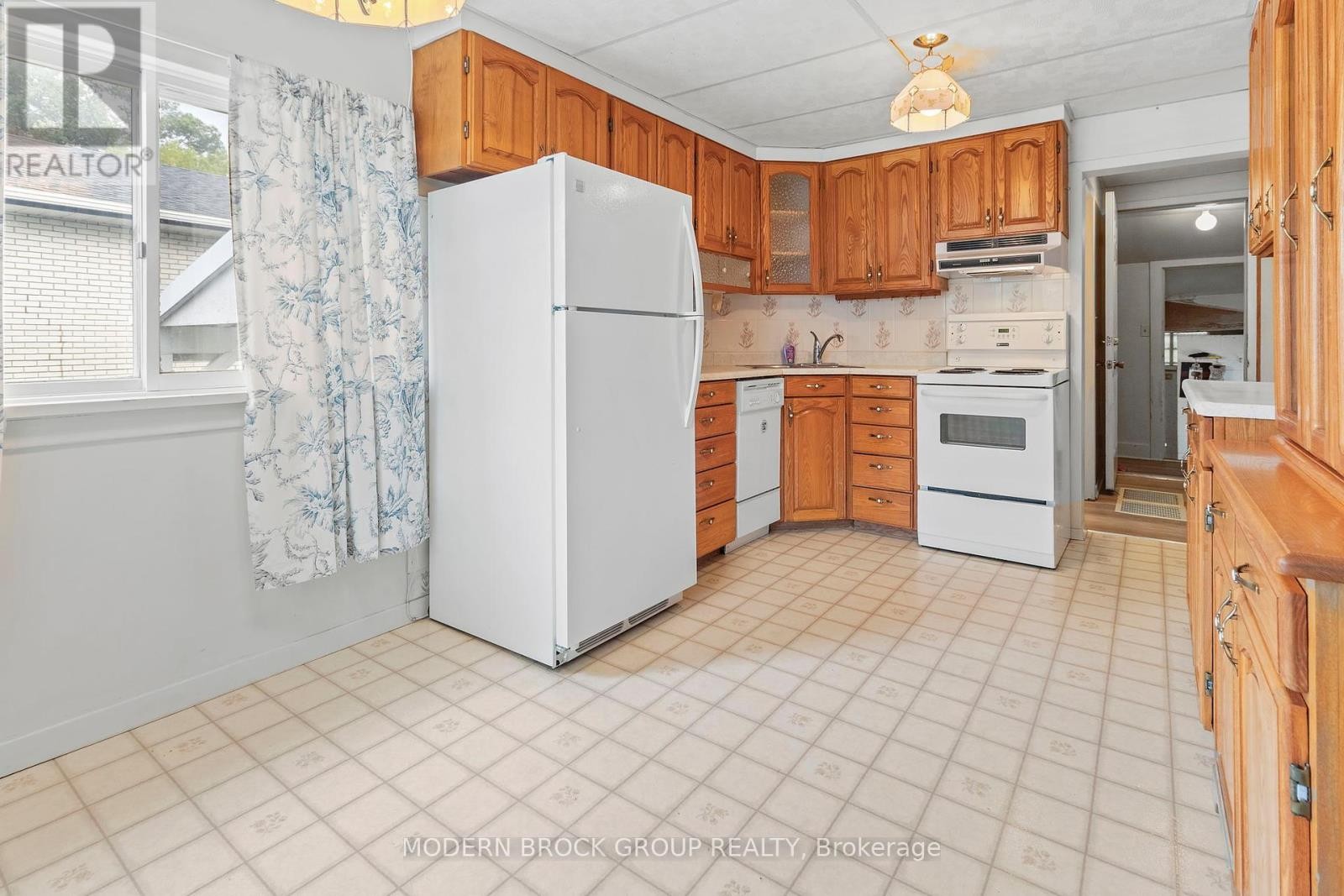 












35 BROADWAY AVENUE

,
Brockville,




Ontario
K6V1T9

