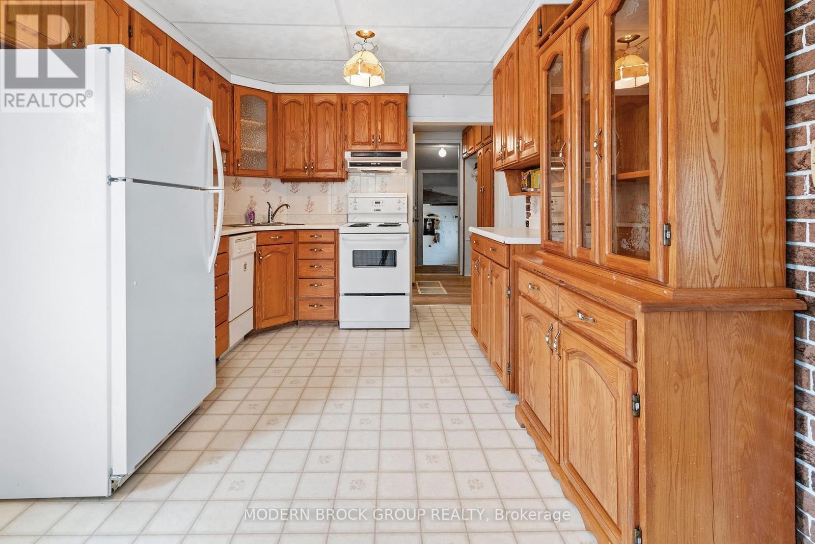 












35 BROADWAY AVENUE

,
Brockville,




Ontario
K6V1T9

